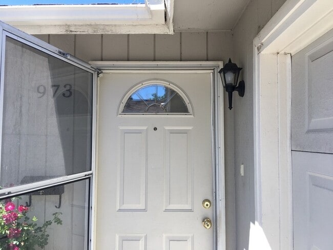 Building Photo - Charming Sparks Duplex - Yard/Garage/AC/1 Pet Friendly