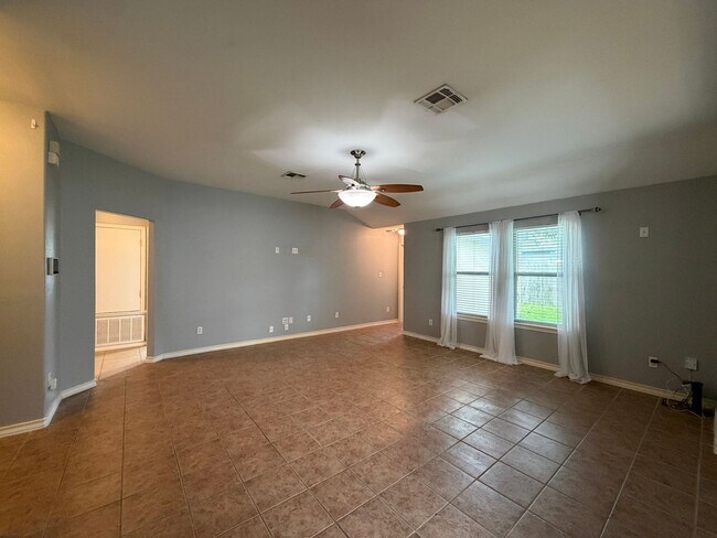 Building Photo - 6629 Kodiak Dr