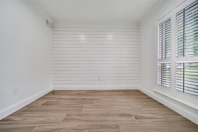 Building Photo - 950 Del Norte St