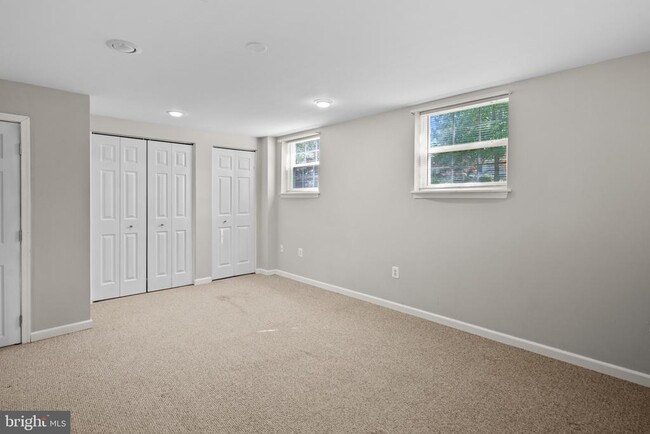 Building Photo - 328 Edgemere Dr