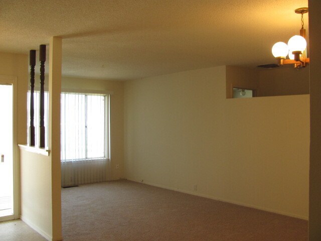 Building Photo - NE ENCHANTED MESA 3/BD 2/BA 2/CG