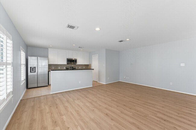 Building Photo - 1269 W 17th St