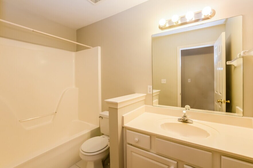 Building Photo - 10436 Sunnybrook Cir