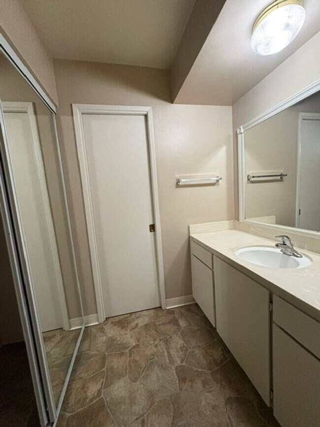 Building Photo - 2405-2409 S Whitney Blvd