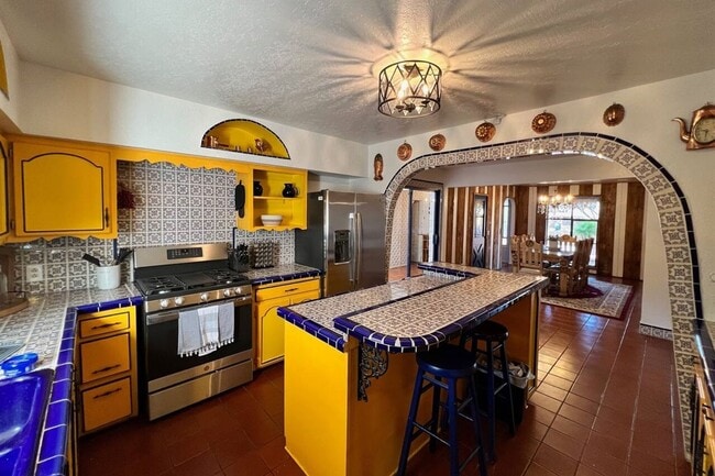 Building Photo - Garcia House: Fully Furnished, Wonderful Hot Tub, Spacious Fenced Outdoor Area, Pet-Friendly too!