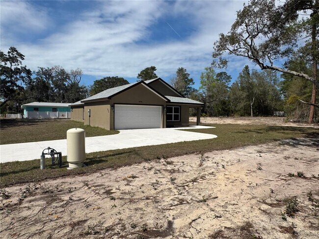 Building Photo - 8448 Balm St