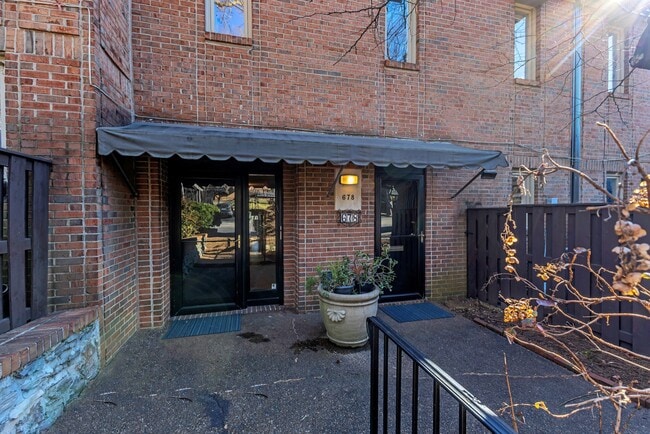 Building Photo - 678 Timber Ln