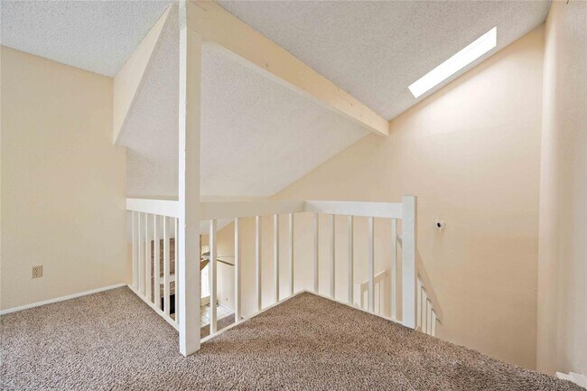 Building Photo - 12033 Bob White Dr