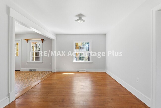 Building Photo - Beautiful brick home with full basement in Prospect