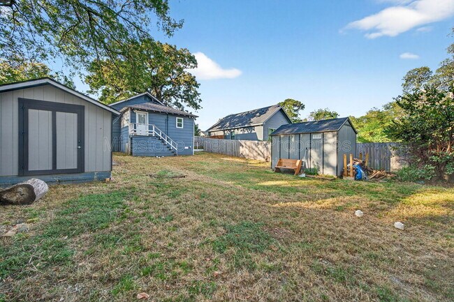 Building Photo - 1129 W Owings St