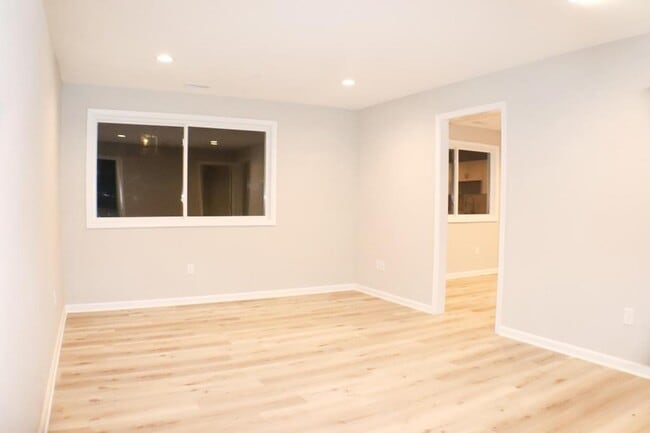 Building Photo - 12 Rockridge Ct