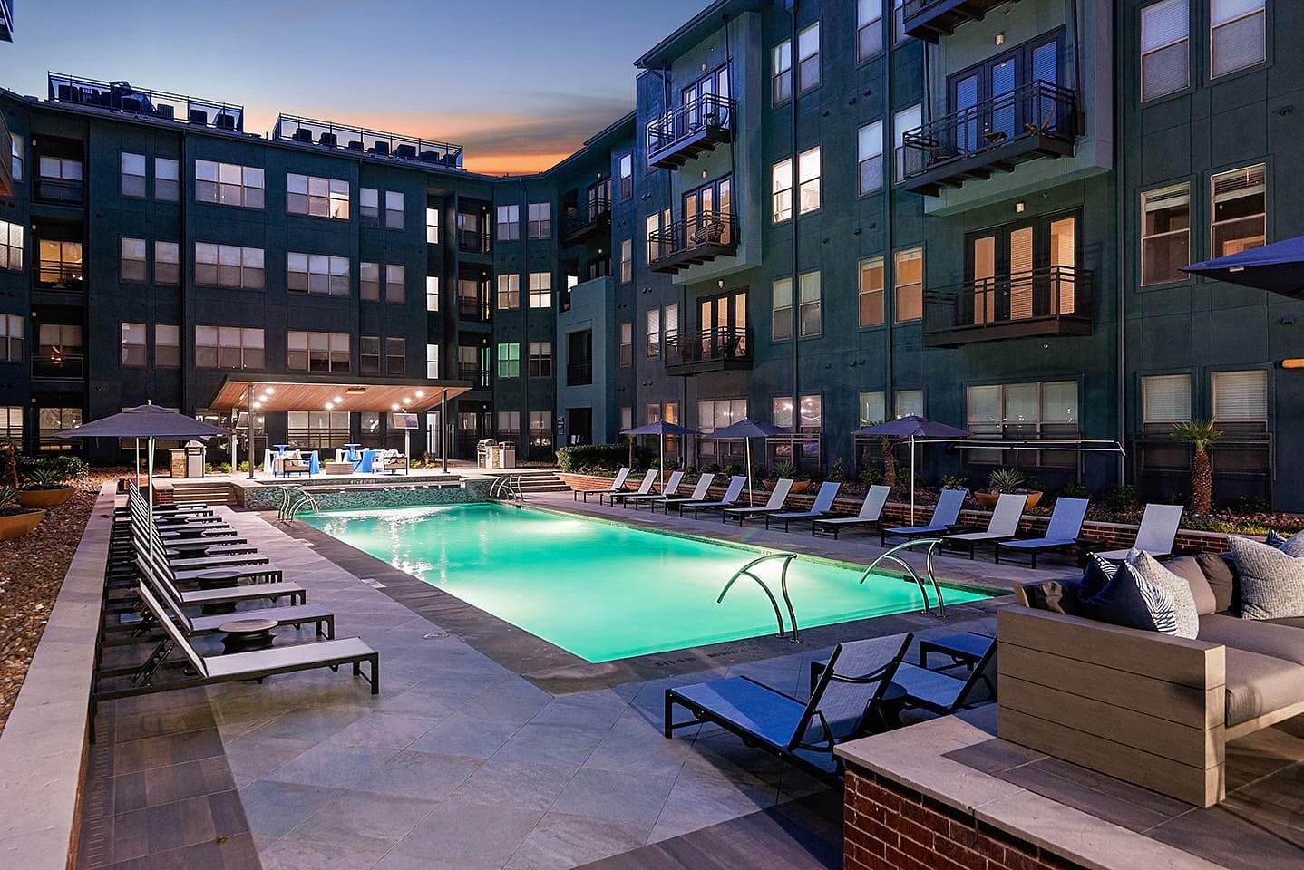 Building Photo - 5005 Galleria Dr