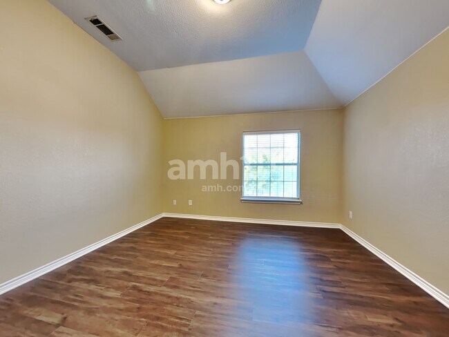 Building Photo - 5235 Kathryn Dr