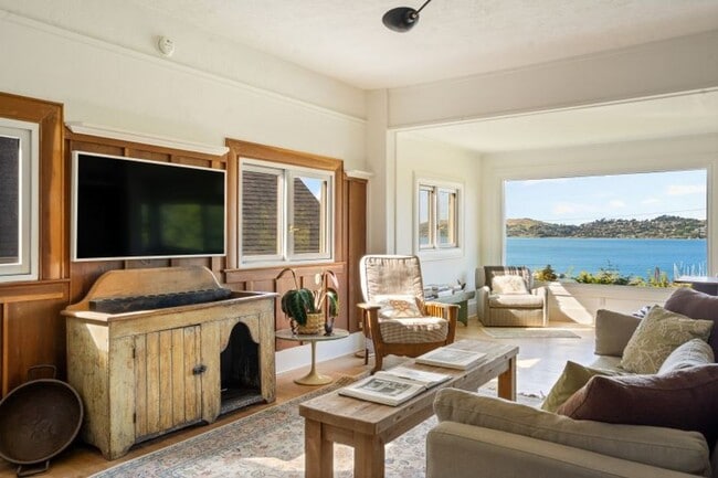 Building Photo - Sun-Filled Furnished Sausalito Home with Sweeping Bay Views