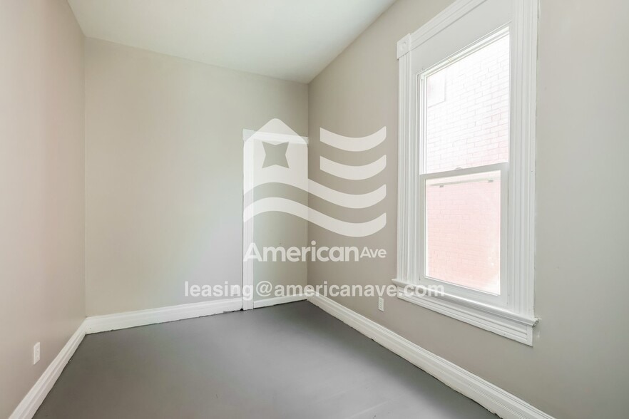 Building Photo - 603 E Oak St