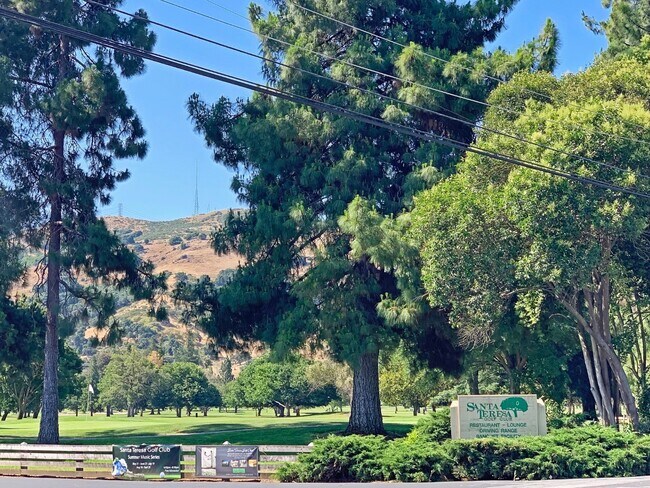 Building Photo - Beautiful 3 Bedroom, 2 Bathroom Remodeled Home & Solar!