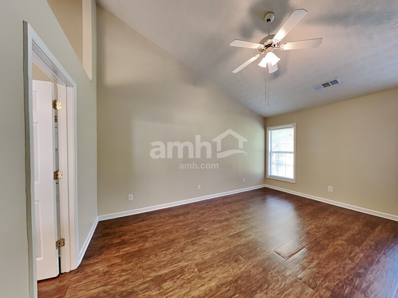 Building Photo - 2103 Yarbrough Way