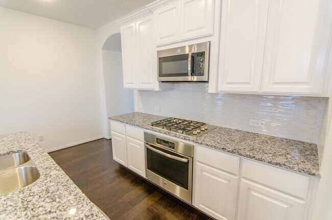 Building Photo - 18122 Glenlyon Dr