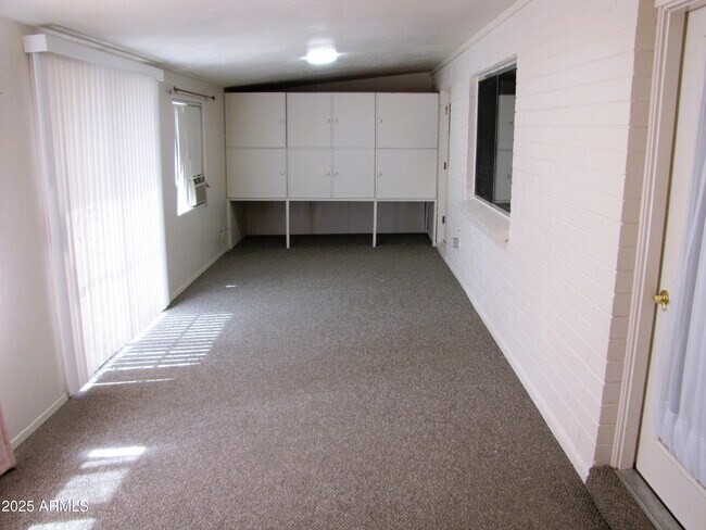 Building Photo - 1516 Hummingbird Ln