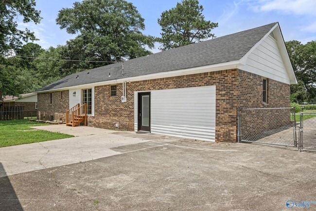 Building Photo - 117 Bates St