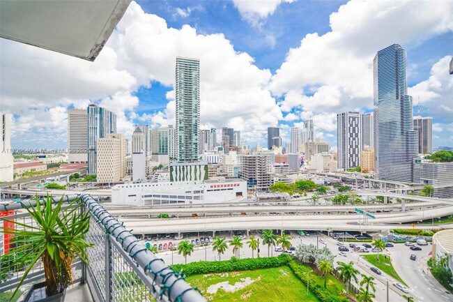 Building Photo - 350 S Miami Ave
