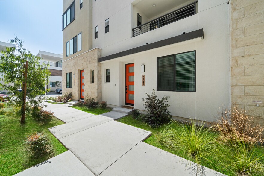 Building Photo - 2151 Crescent Walk