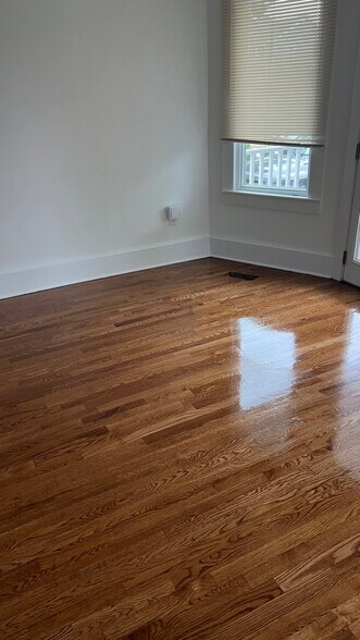 Building Photo - 305 Grovers Ave