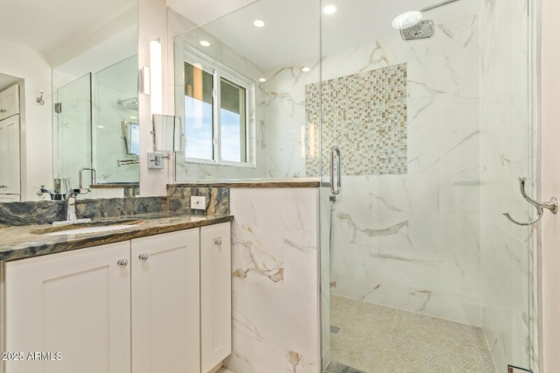 Building Photo - 5730 N Scottsdale Rd