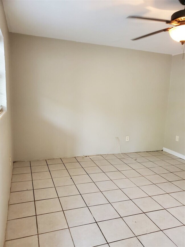 Building Photo - 1810 Pasco St