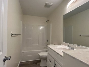 Building Photo - 2301 Lakeland Dr