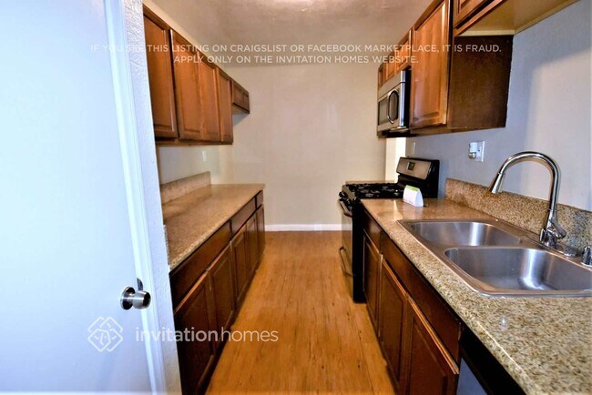 Building Photo - 14507 S Aprilia Ave