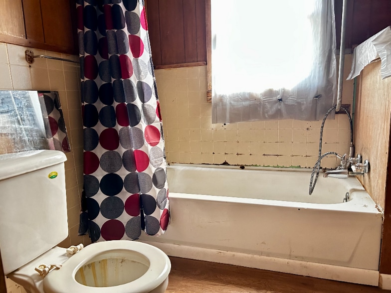 Building Photo - 308 S 1st St