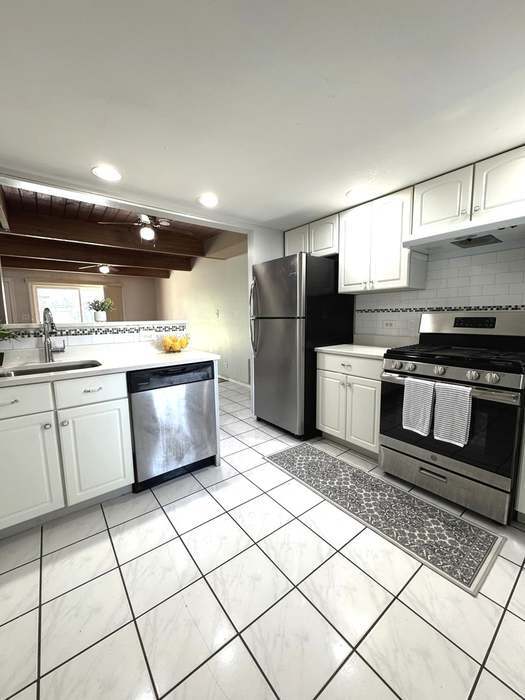 Building Photo - 347 Meadow Green Ln