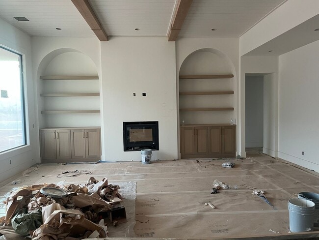 Building Photo - Awesome single story with 4 beds 4 baths and RV garage.