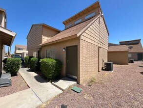 Building Photo - Garden Ln