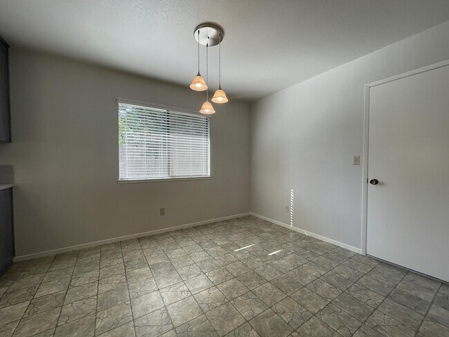 Building Photo - 1817 Heron Ln