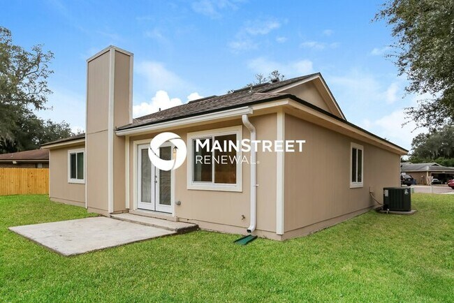 Building Photo - 3 Bedroom Pet-Friendly Home in Jacksonville, FL with Main Street Renewal