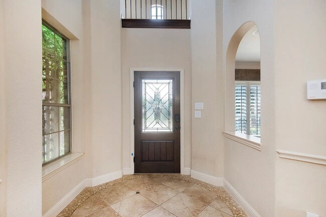 Building Photo - The Epitome of Luxury Living beautiful 4 bed 4 bath