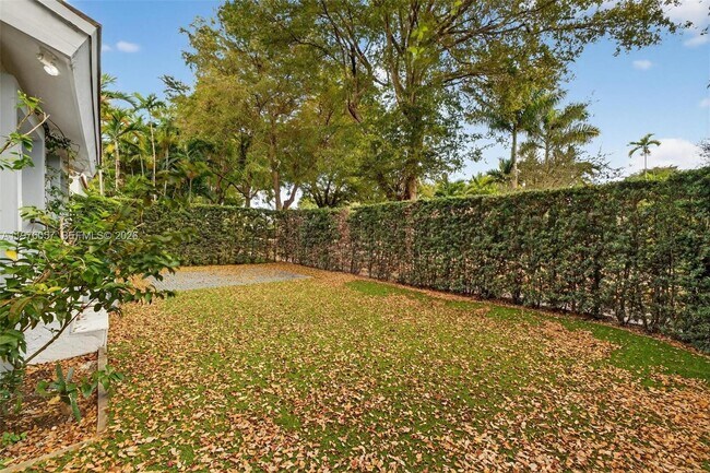 Building Photo - 3231 Salzedo St