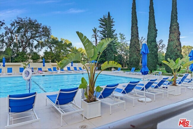 Building Photo - 2160 Century Pk E