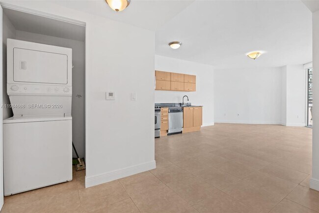 Building Photo - 350 S Miami Ave