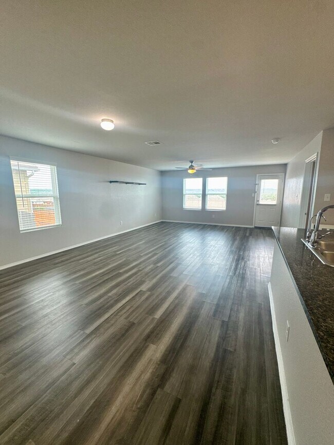 Building Photo - AVAILABLE IN BULVERDE!  In Hidden Trails S...