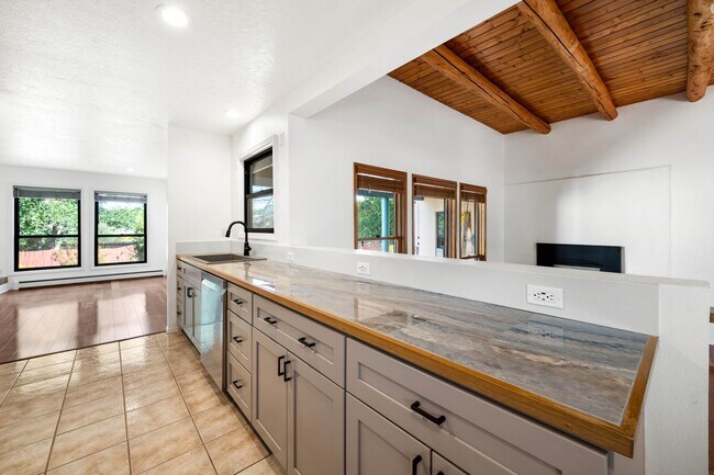 Building Photo - Vibrant Home Off Rodeo Rd.