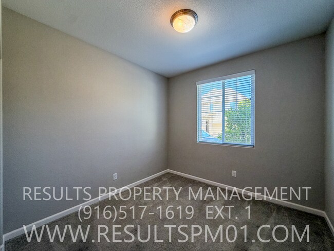 Building Photo - 1041 Bridlewood Dr