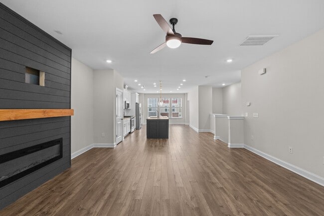 Building Photo - 2888 Macintosh Woods Dr