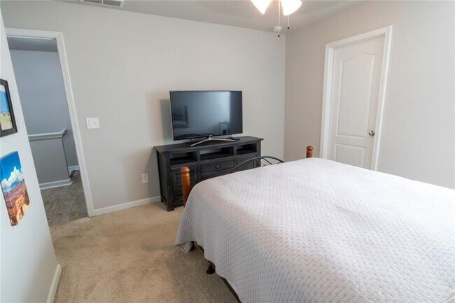 Building Photo - 168 Townview Dr