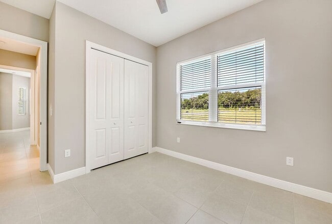 Building Photo - Newer home waiting for you!