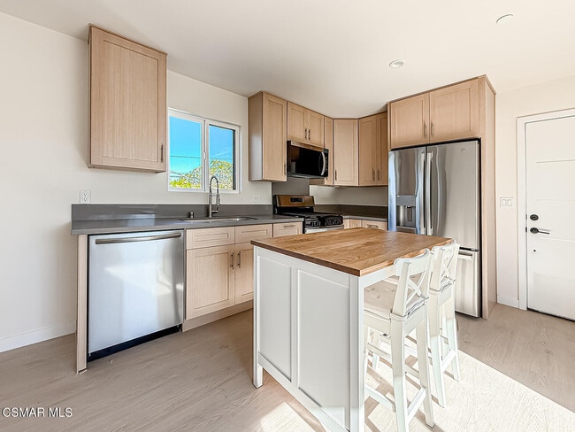 Building Photo - 2617 Veteran Ave