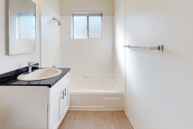 Building Photo - Mesa Village