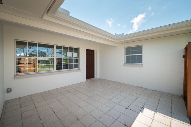 Building Photo - 2491 Coronado Way